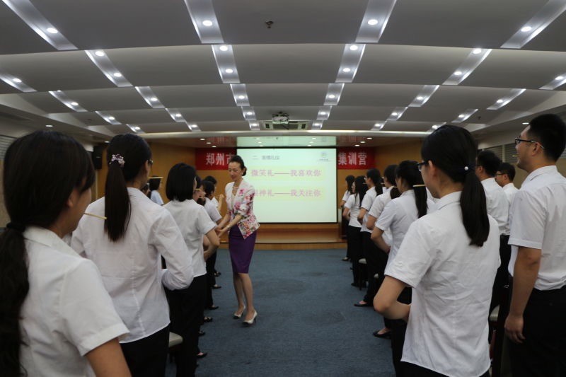 大堂经理金牌服务礼仪.jpg